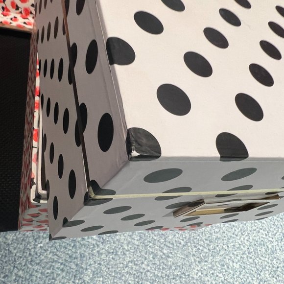 Kate Spade Nesting Boxes set of 3 MORE PHOTOS listing 2 of 2 - Picture 5 of 9